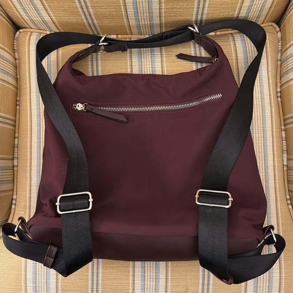 Stylish SIMONS nylon shoulder bag in deep plum. Converts to backpack. Very clean - Picture 5 of 7